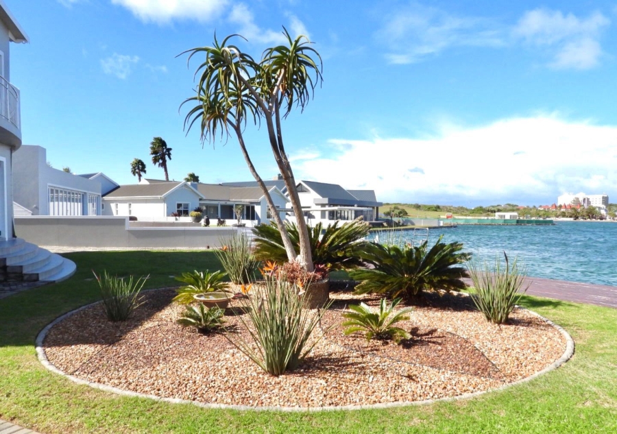 To Let 3 Bedroom Property for Rent in Aston Bay Eastern Cape